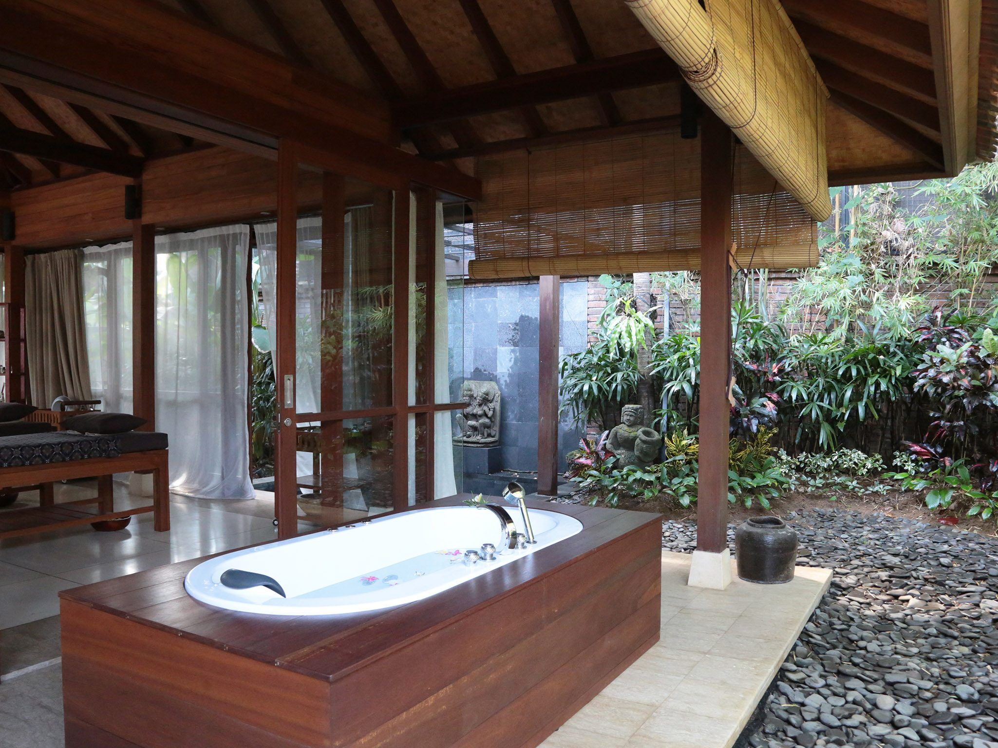 Dea Villas - Spa room bathtub - Dea Villas - Villa Radha, Canggu, Bali
